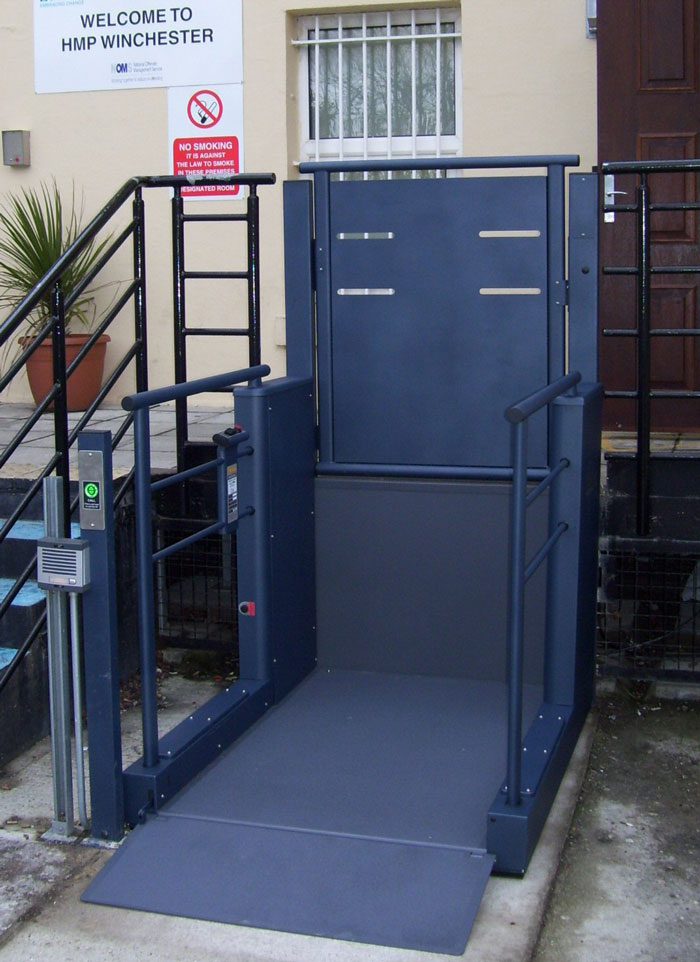 Wessex-LR---Blue-Steel-Gate-step-lift