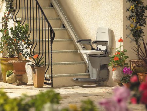 Stannah-320-outdoor-stairlift