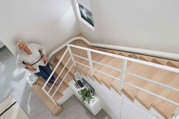 stairlift-for-narrow-staircases---flow-X